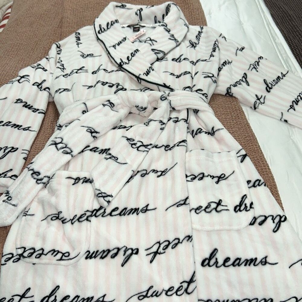 NWT VICTORIA'S SECRET Short Cozy Robe m/L